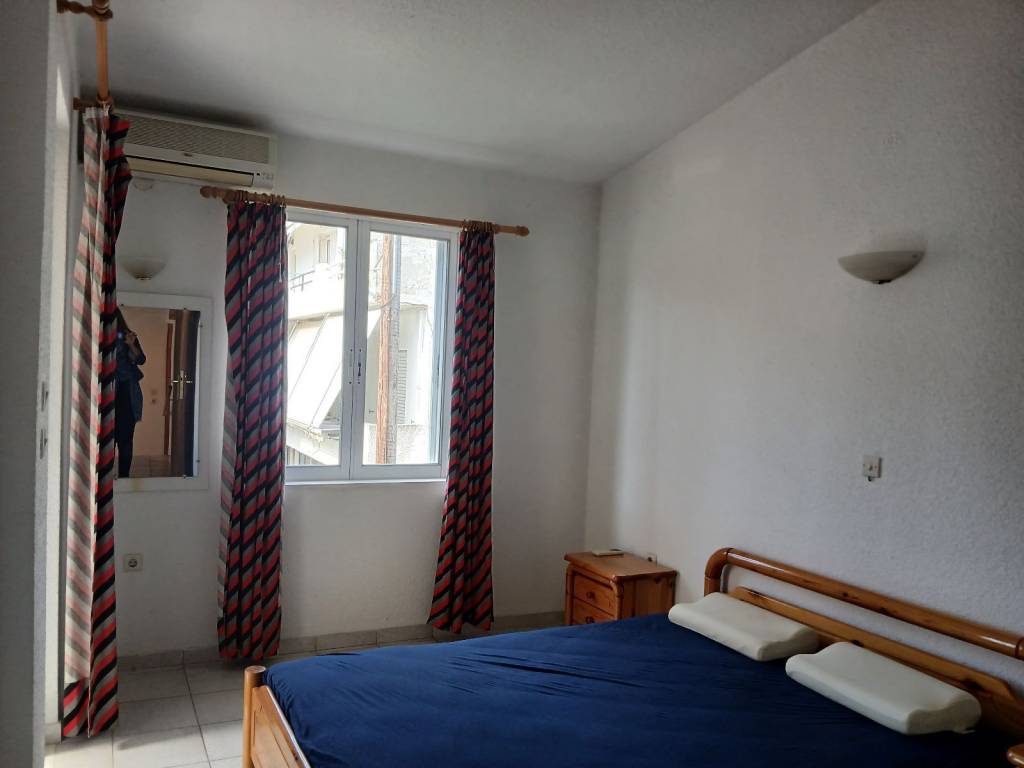 Krebatokamara 2 - 1 oy Orophoy me mpalkoni