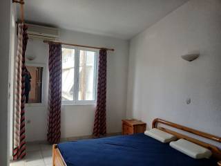 Krebatokamara 2 - 1 oy Orophoy me mpalkoni