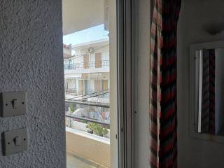 Krebatokamara 2 - 1 oy Orophoy me Mpalkoni