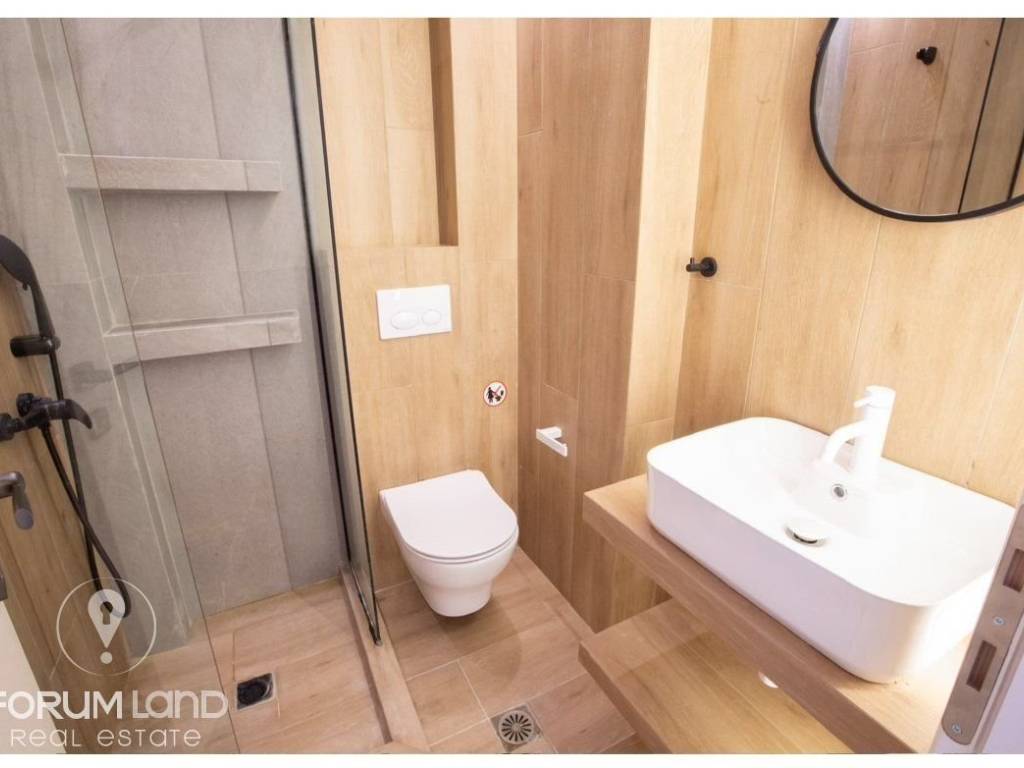 Forumland Real Estate, Μπάνιο