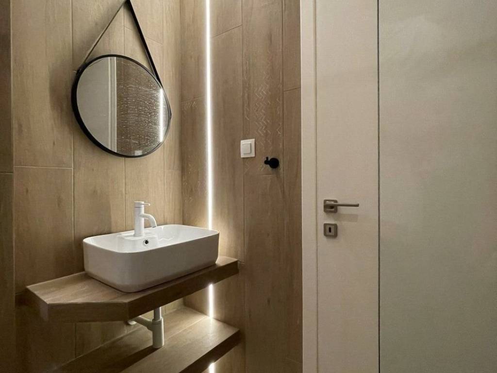 Forumland Real Estate, Μπάνιο