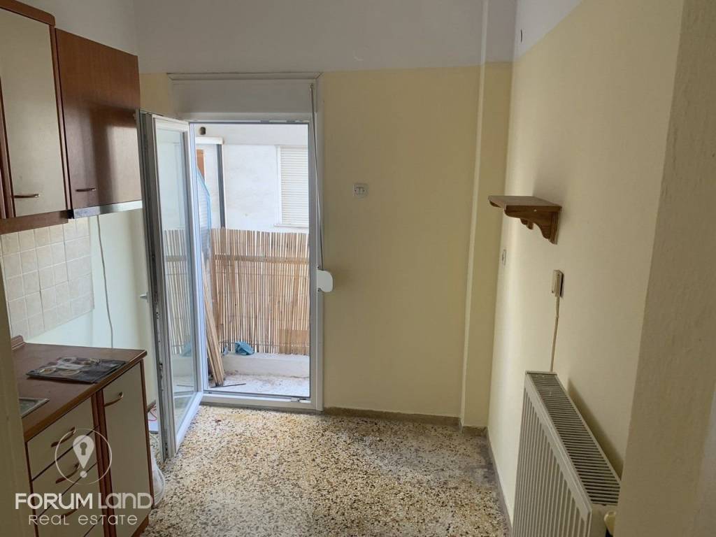 Κουζινα με μπαλκονι