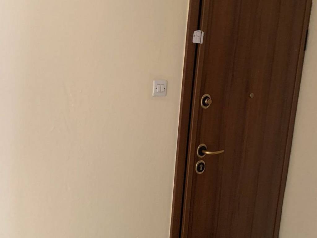 Εισοδος θωρακισμένη πόρτα