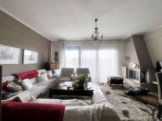 Το καθιστικό από την κουζίνα.