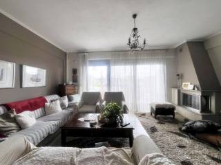 Το καθιστικό από την κουζίνα.