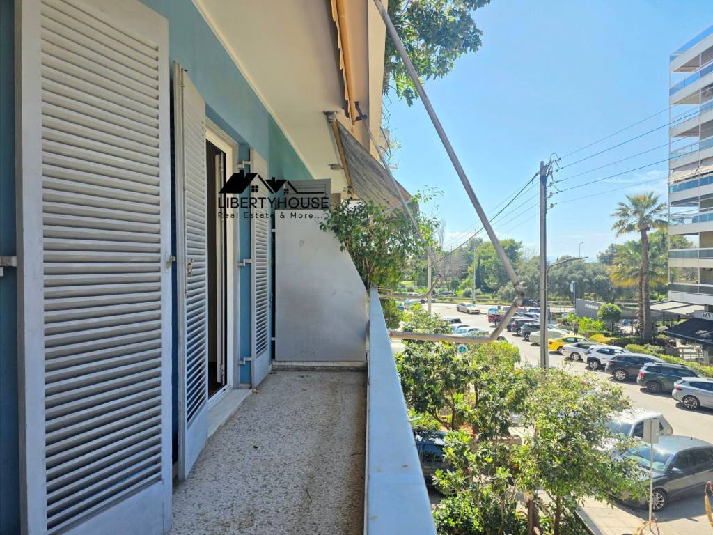 Megala mpalkonia 15t.m., me tentes