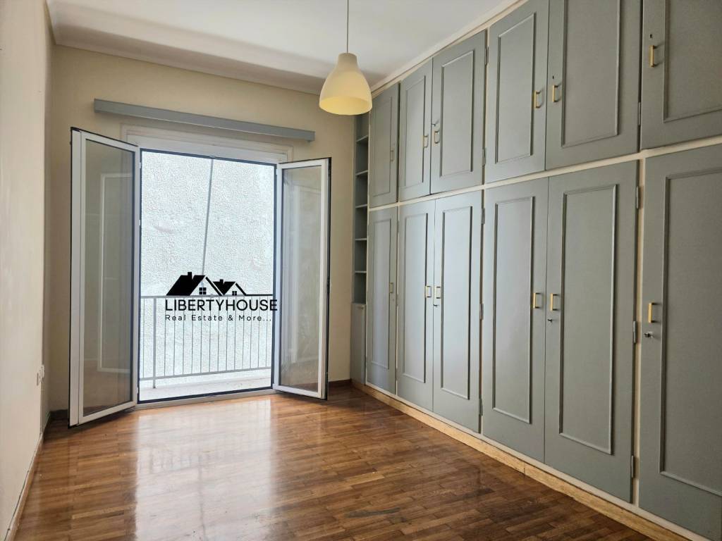 Ypnodomatio me ntoylapes kai mpalkoni