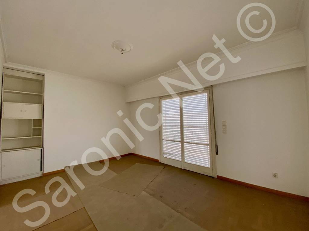 Sitting room to east side roof terrace