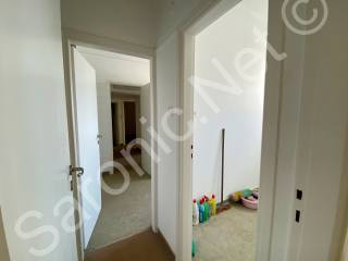 Utility room, through to kitchen