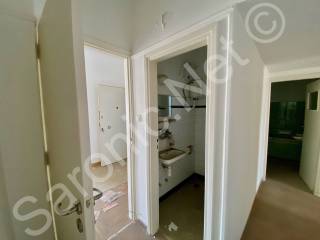 Inner hall, to entrance hall, guest WC and along to bathroom