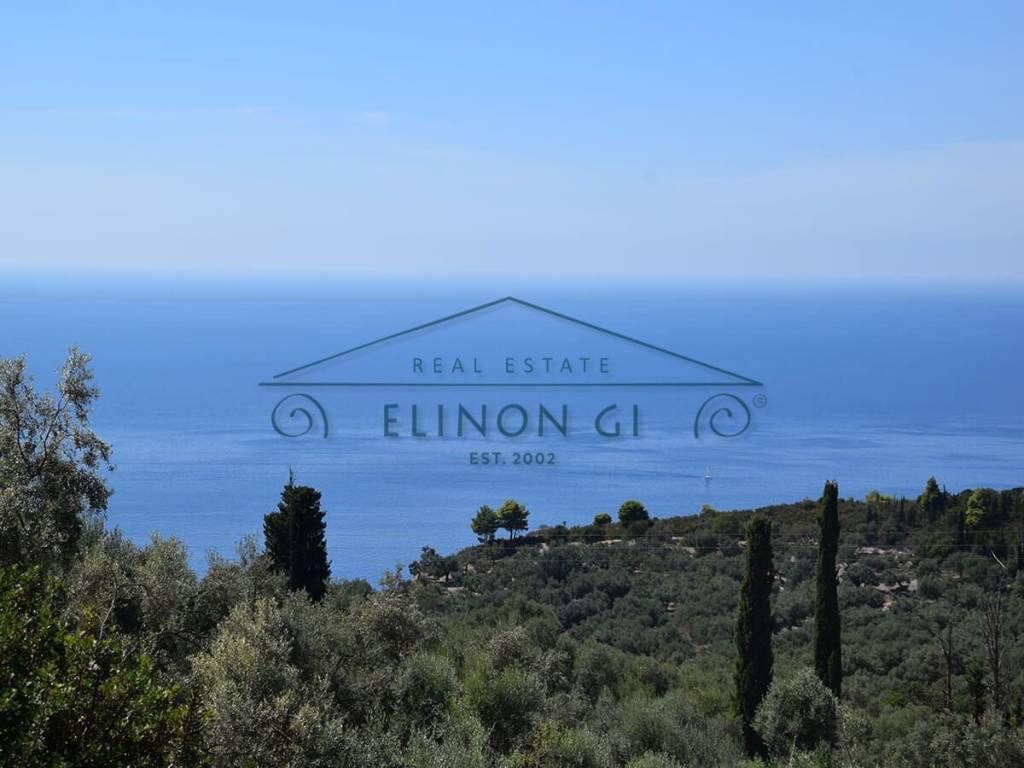 Η όμορφη θέα από το αγροτεμάχιο