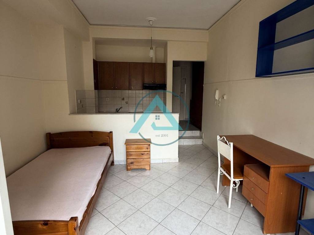 3 Studio Επιπλωμένο