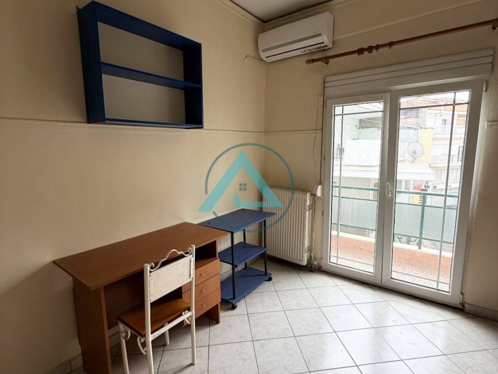 3 Studio Επιπλωμένο