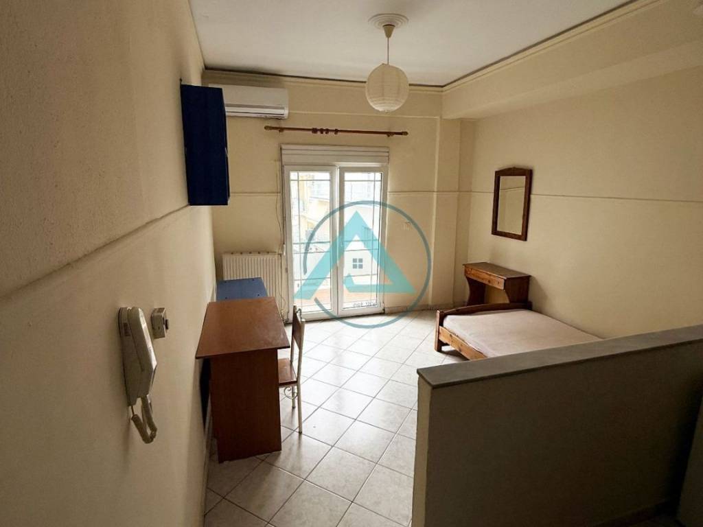 3 Studio Επιπλωμένο