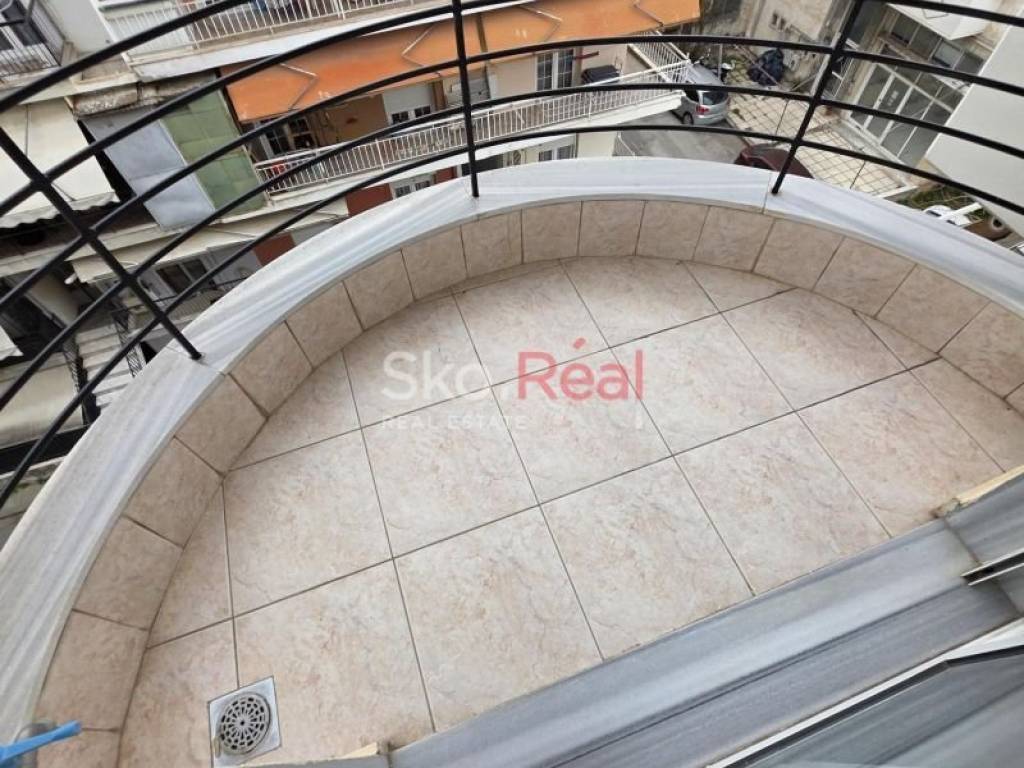 ΜΙΚΡΟ ΜΠΑΛΚΟΝΙ