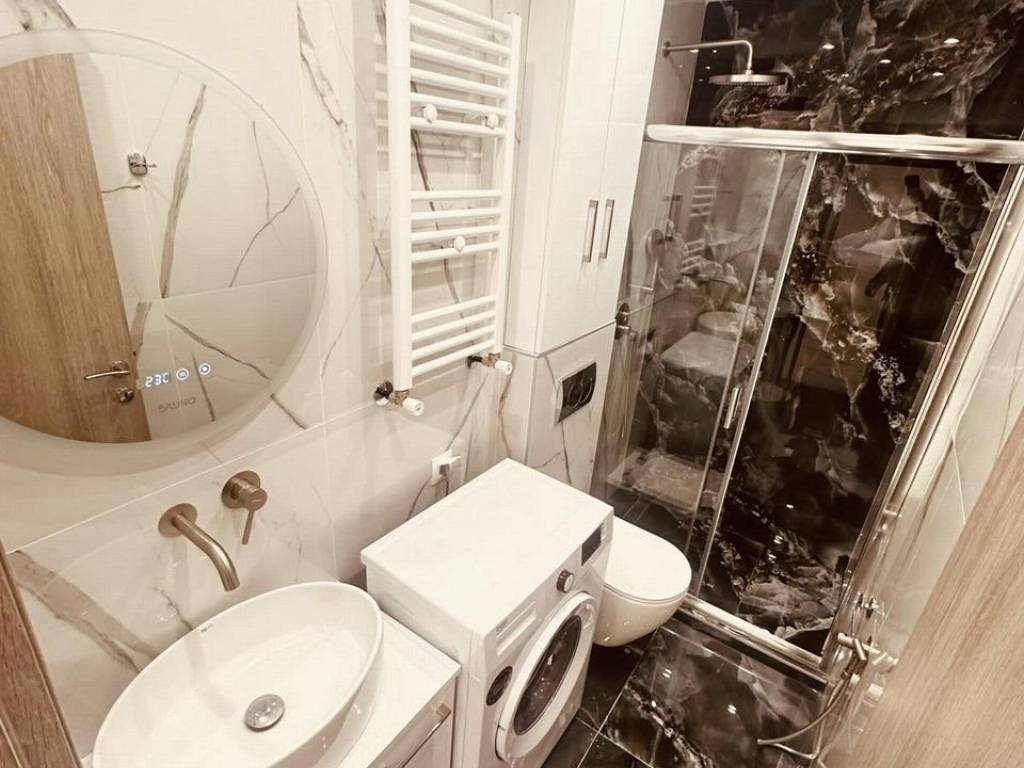 Forumland Real Estate, Μπάνιο