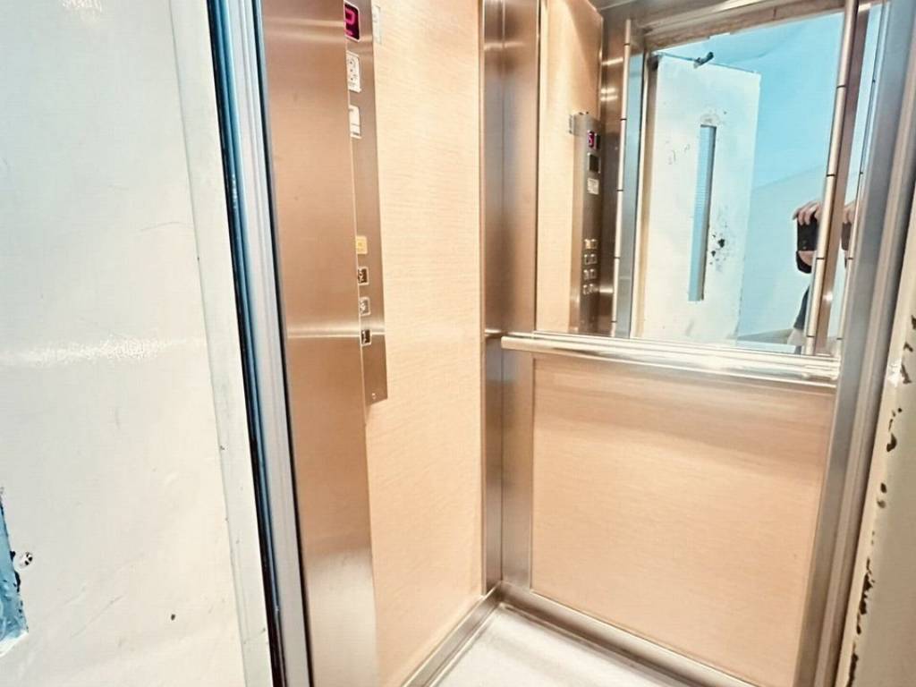 Forumland Real Estate, Ανελκυστήρας