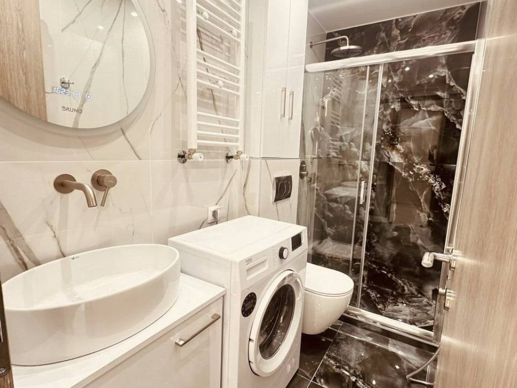 Forumland Real Estate, Μπάνιο