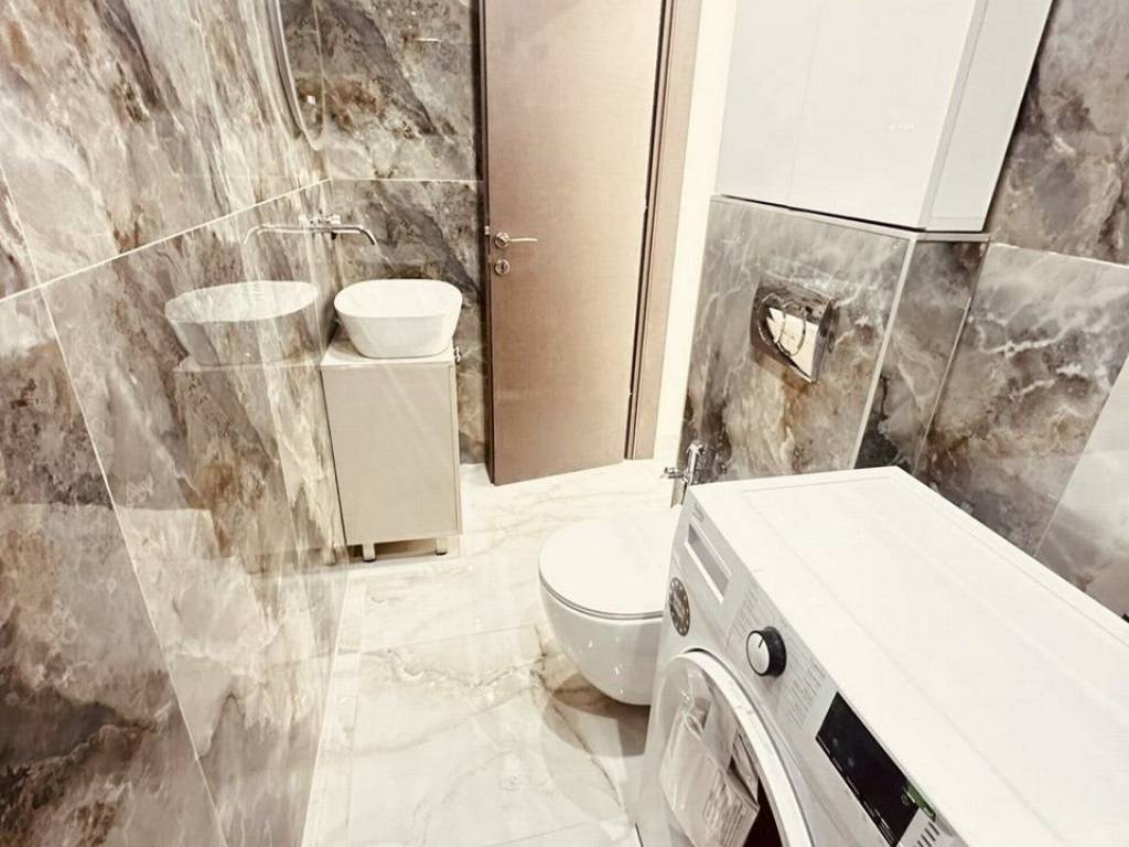 Forumland Real Estate, Μπάνιο