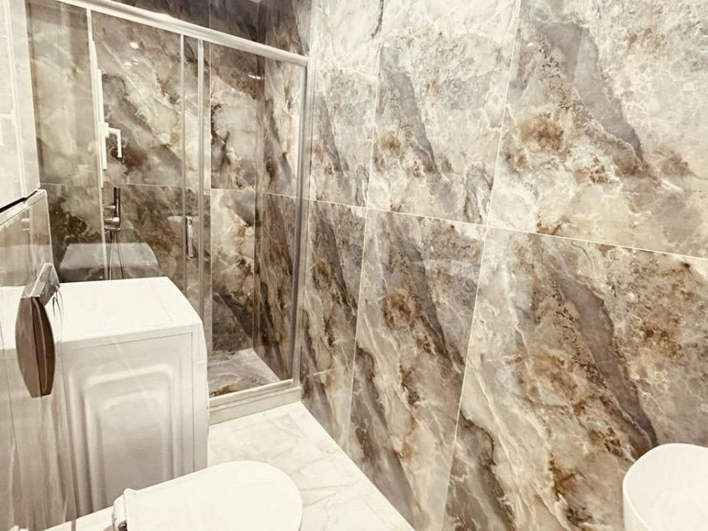 Forumland Real Estate, Μπάνιο