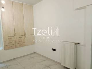 Κωδικός Ακινήτου: #11105  Στην Καλλιθέα, στην περιοχή Χαροκόπου, διατίθεται προς ενοικίαση ένα εντυπωσιακό, νεόδμητο και πλήρως επιπλωμένο διαμέρισμα 121 τ.μ., στον 2ο όροφο σύγχρονης πολυκατοικίας με ασανσέρ. Το ακίνητο, κατασκευής 2023, ξεχωρίζει γ