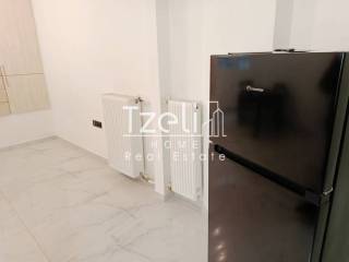 Κωδικός Ακινήτου: #11105  Στην Καλλιθέα, στην περιοχή Χαροκόπου, διατίθεται προς ενοικίαση ένα εντυπωσιακό, νεόδμητο και πλήρως επιπλωμένο διαμέρισμα 121 τ.μ., στον 2ο όροφο σύγχρονης πολυκατοικίας με ασανσέρ. Το ακίνητο, κατασκευής 2023, ξεχωρίζει γ