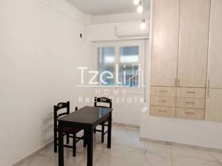 Κωδικός Ακινήτου: #11105  Στην Καλλιθέα, στην περιοχή Χαροκόπου, διατίθεται προς ενοικίαση ένα εντυπωσιακό, νεόδμητο και πλήρως επιπλωμένο διαμέρισμα 121 τ.μ., στον 2ο όροφο σύγχρονης πολυκατοικίας με ασανσέρ. Το ακίνητο, κατασκευής 2023, ξεχωρίζει γ