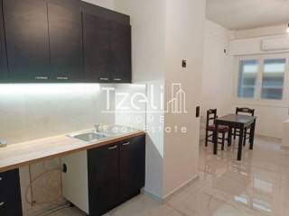 Κωδικός Ακινήτου: #11105  Στην Καλλιθέα, στην περιοχή Χαροκόπου, διατίθεται προς ενοικίαση ένα εντυπωσιακό, νεόδμητο και πλήρως επιπλωμένο διαμέρισμα 121 τ.μ., στον 2ο όροφο σύγχρονης πολυκατοικίας με ασανσέρ. Το ακίνητο, κατασκευής 2023, ξεχωρίζει γ