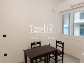 Κωδικός Ακινήτου: #11105  Στην Καλλιθέα, στην περιοχή Χαροκόπου, διατίθεται προς ενοικίαση ένα εντυπωσιακό, νεόδμητο και πλήρως επιπλωμένο διαμέρισμα 121 τ.μ., στον 2ο όροφο σύγχρονης πολυκατοικίας με ασανσέρ. Το ακίνητο, κατασκευής 2023, ξεχωρίζει γ