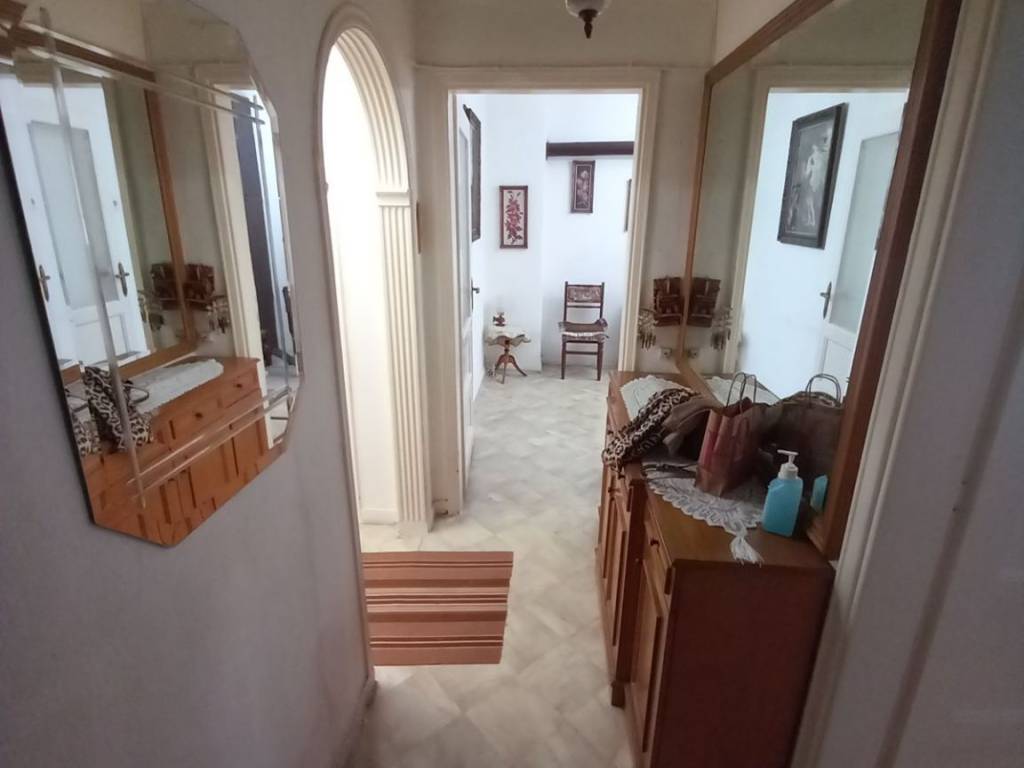 Ta spitia tote eichane kai CHOL