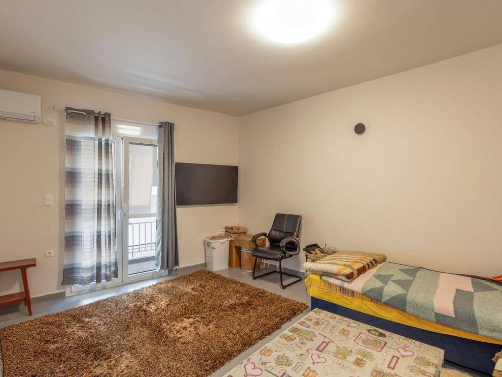 Diamerisma pros polese stoys Agioys Anargyroys