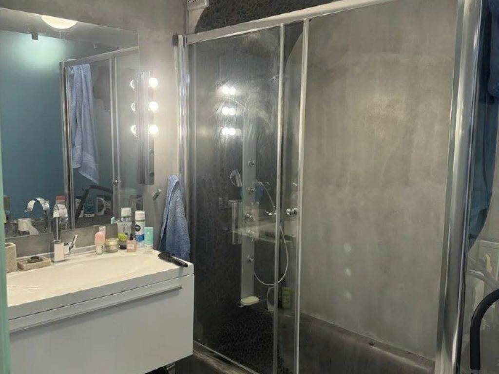 Forumland Real Estate, Μπάνιο