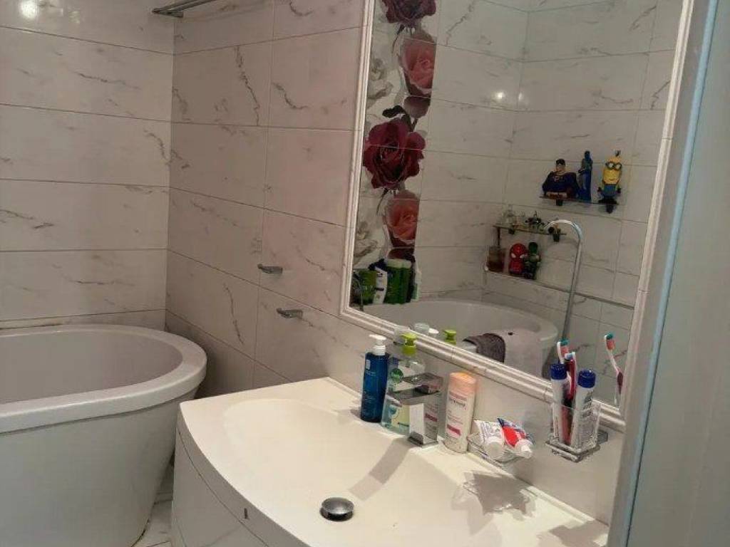 Forumland Real Estate, Μπάνιο