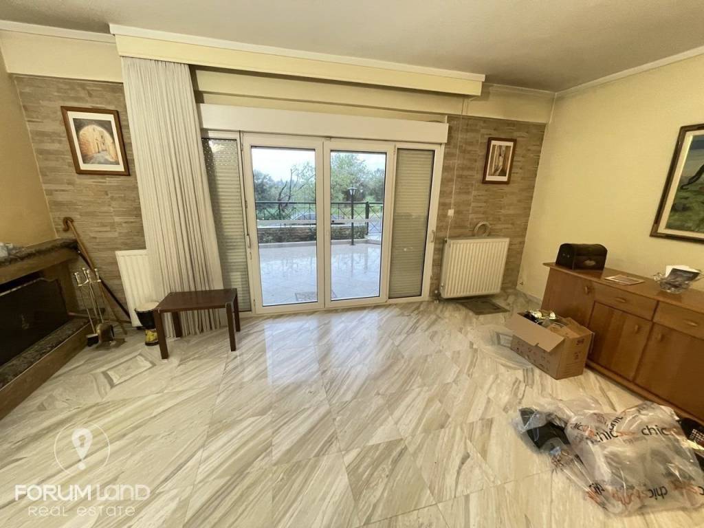 Forumland Real Estate, Σαλόνι με τζάκι