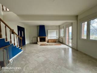 Forumland Real Estate, Σαλόνι με τζάκι