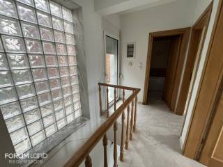 Forumland Real Estate, Διάδρομος