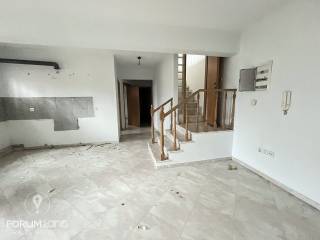 Forumland Real Estate, ημιυπόγειος χώρος