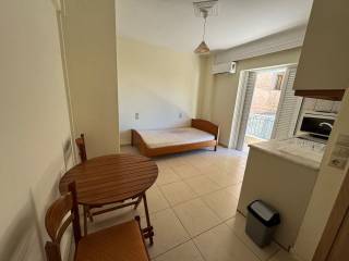 Γραφείο και κρεβάτι