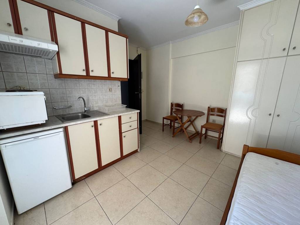 Κουζίνα, ψυγείο και κουζινάκι