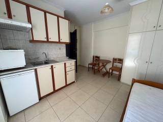 Κουζίνα, ψυγείο και κουζινάκι