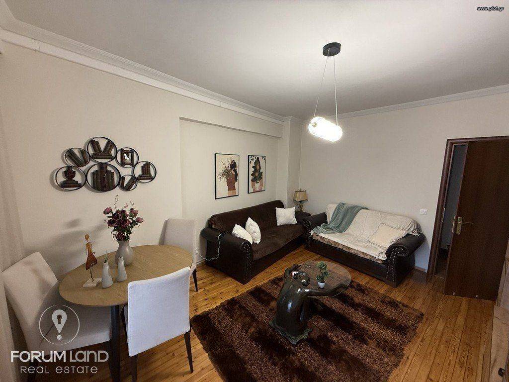 Forumland Real Estate, Σαλόνι