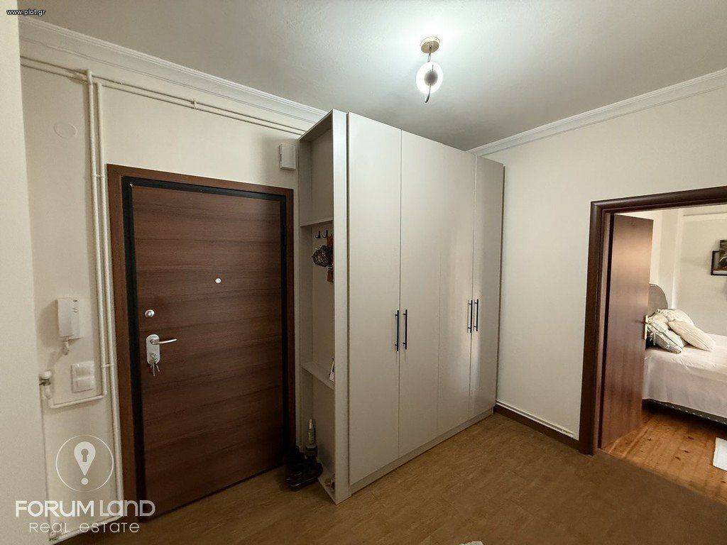 Forumland Real Estate, Είσοδος