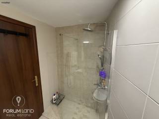 Forumland Real Estate, Μπάνιο