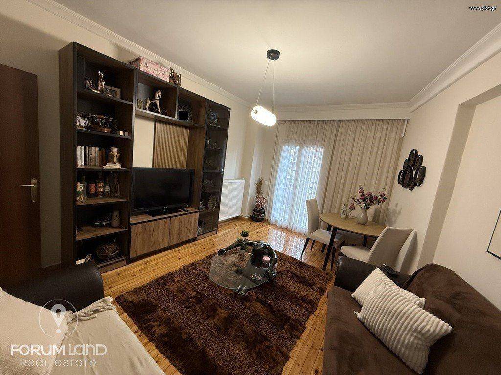 Forumland Real Estate, Saloni