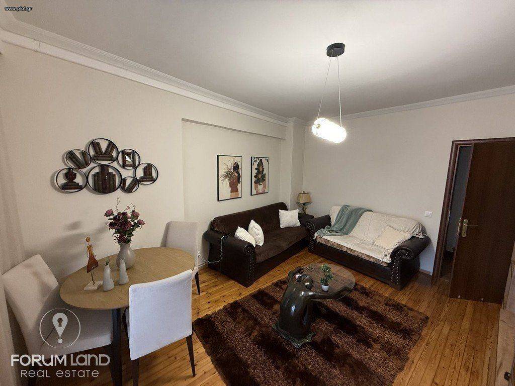 Forumland Real Estate, Saloni