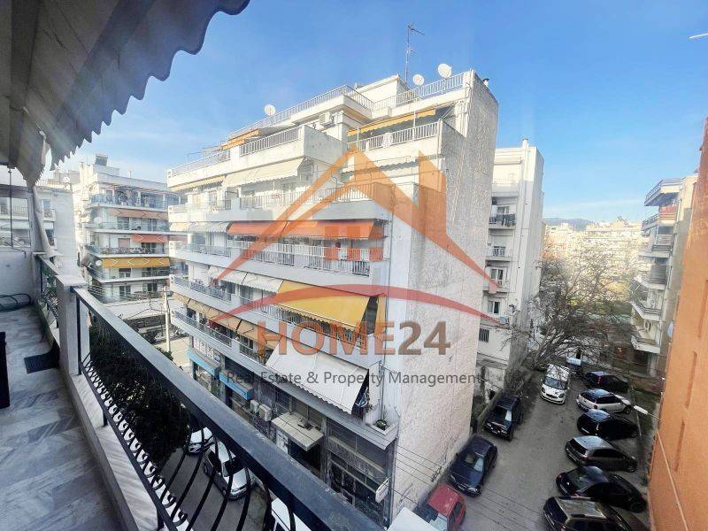 Θέα από μπαλκόνι