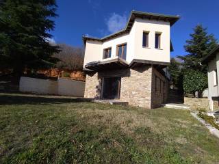 ANYPLACE MESITIKES YPERESIES