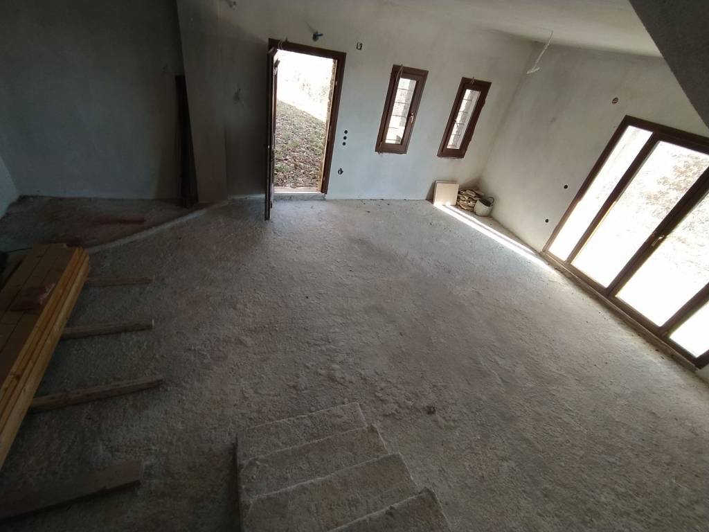 ANYPLACE MESITIKES YPERESIES