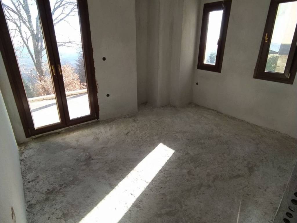 ANYPLACE MESITIKES YPERESIES