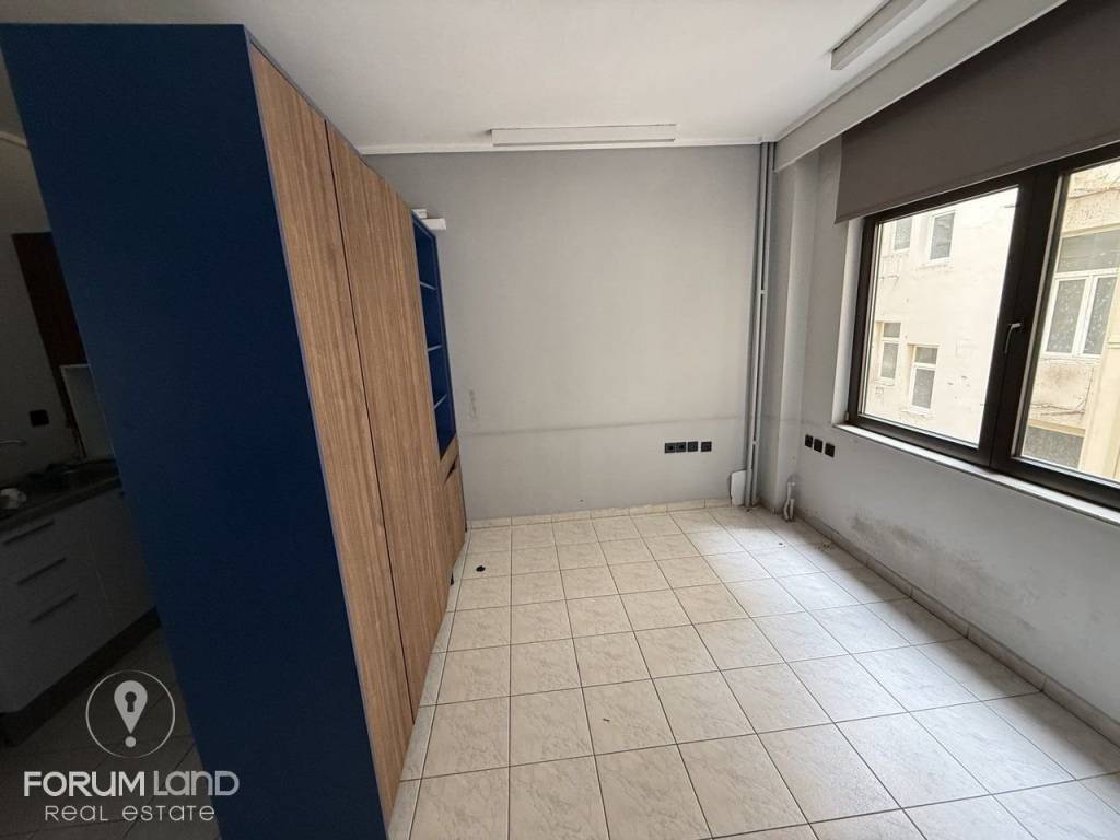 Forumland Real Estate, Esoterike opse